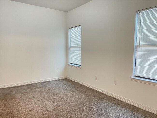 Foto del edificio - 8710 Knox St