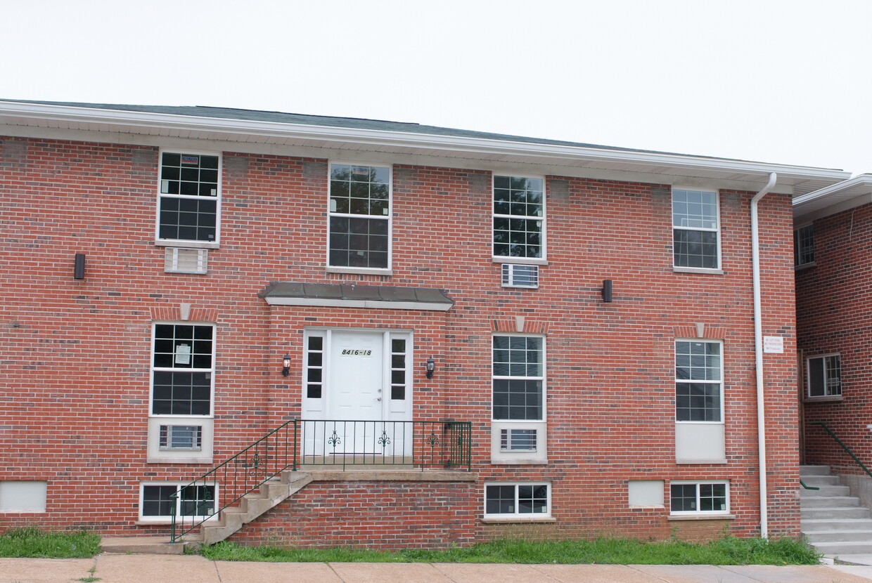 Primary Photo - Sandalwood Apartments