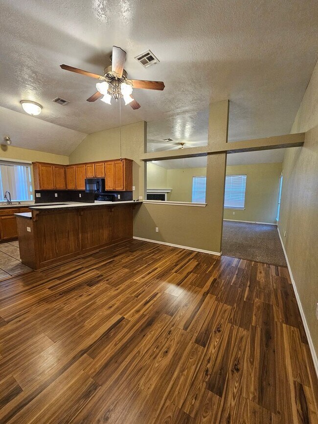 Foto del edificio - (3) Bed/(2) Bath in West Norman! Avail NOW!