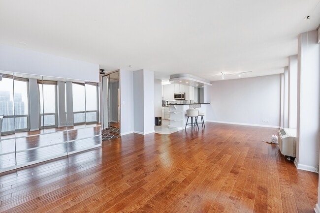 Building Photo - 111 E Chestnut St