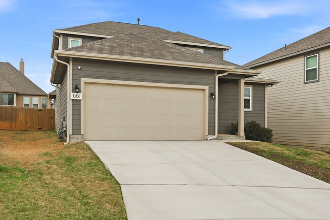 Building Photo - Spacious 3-Bed, 2.5-Bath Home with Island Kitchen, Fenced Yard & Garage in St. Hedwig