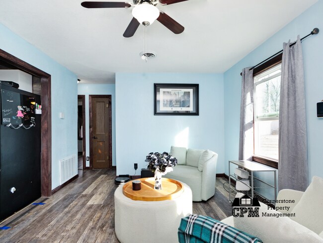 Building Photo - Cozy cul-de-sac home
