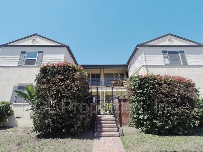 Building Photo - 7941 1/2 Blackburn Ave