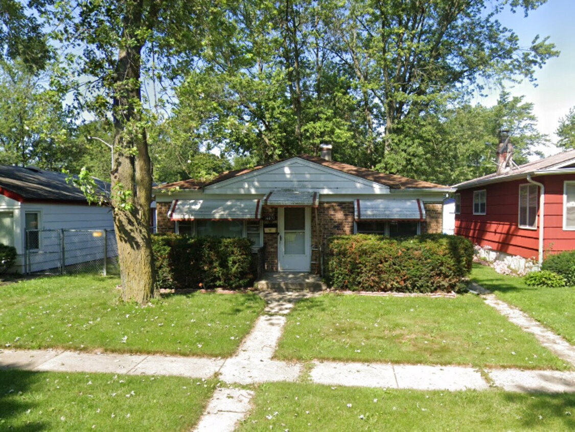 Foto principal - 16832 Bulger Ave