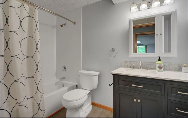 Fotografía del edificio - 880 Pontiac Ln