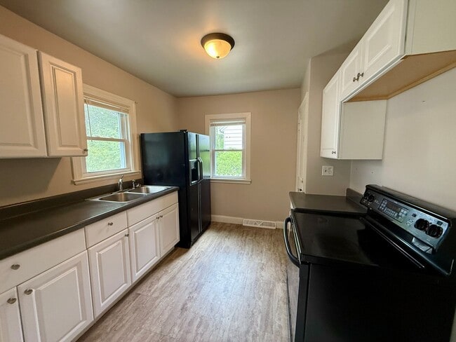 Foto del edificio - Lower 2 bedroom near Downtown Beloit