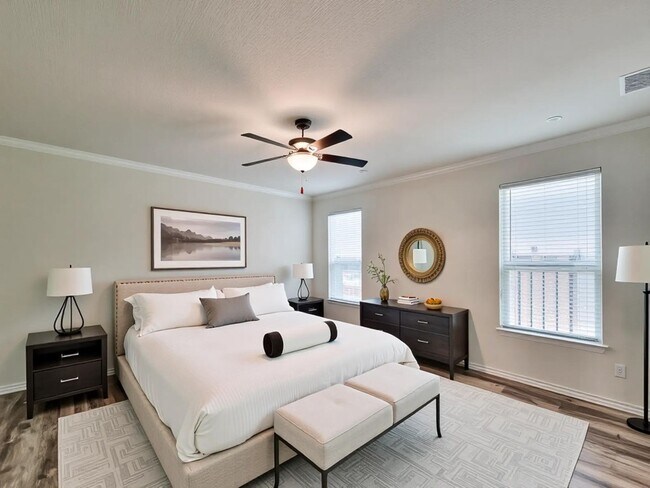 Foto del edificio - This thoughtfully designed home boasts 4 spacious bedrooms (2 down) and 3.5 baths, providing ampl...