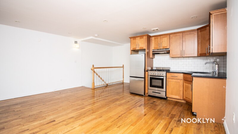 Primary Photo - 789 Greene Ave