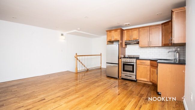 Building Photo - 789 Greene Ave