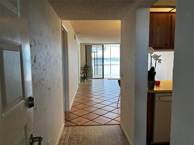 Foto del edificio - 111 Lake Emerald Dr