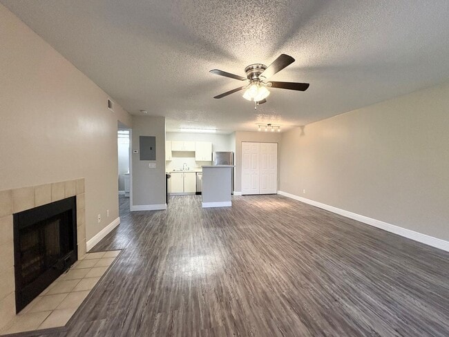Foto del edificio - 2/1 Condo in Gated Lakefront Altamonte Com...
