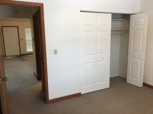 Bedroom 2 - 523 Pepperhill Ct