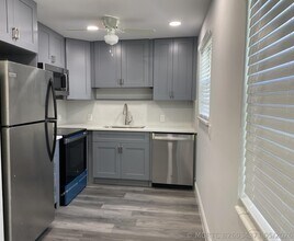 Building Photo - 256 Mansfield G