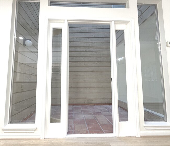 Foto del edificio - 1025 Fountain View Dr