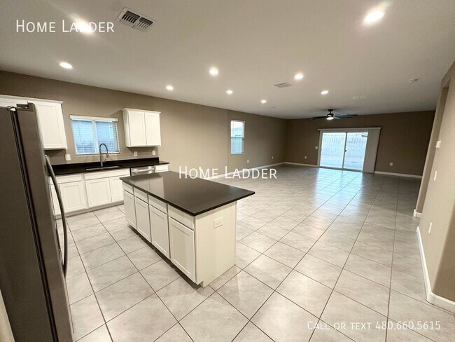 Foto del edificio - 36725 N Alderney Ct