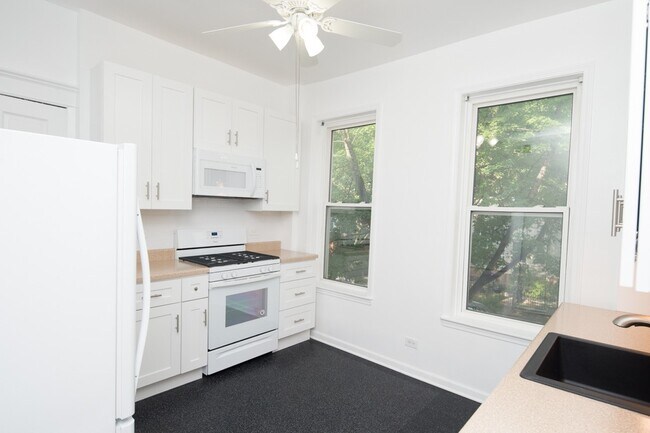 Foto del edificio - 3616 W Wrightwood Ave