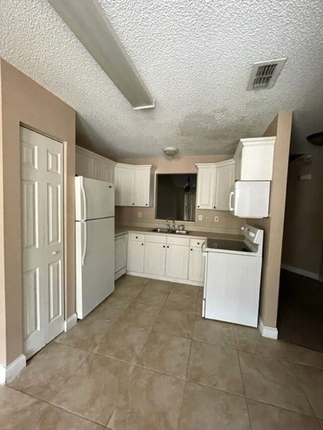 Foto del edificio - 2 Bedroom 2 Bathroom Condo in West Kissimmee!