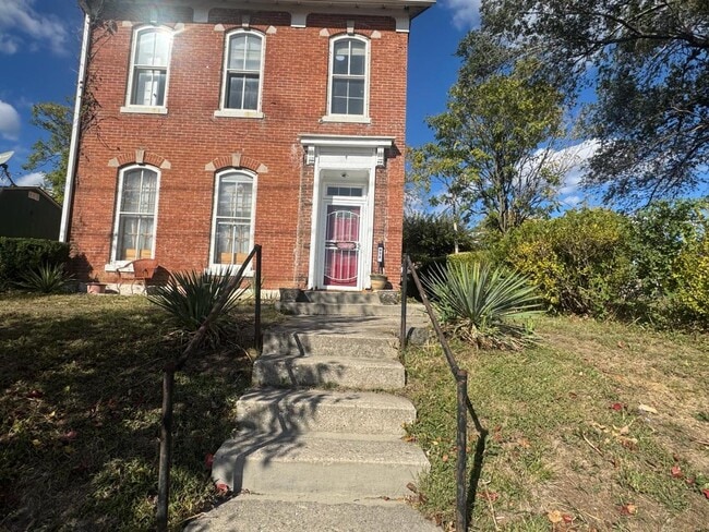 Building Photo - 932 E Market St