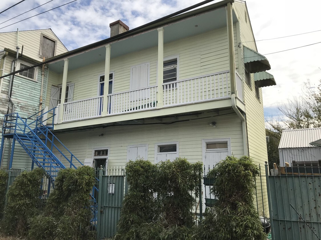 Primary Photo - 1142 Marais St