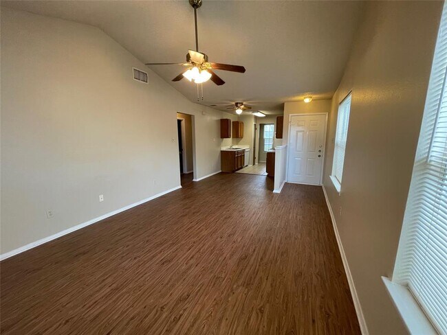 Foto del edificio - 8117 West Gate Blvd