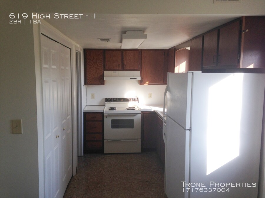 Building Photo - 619 High Street