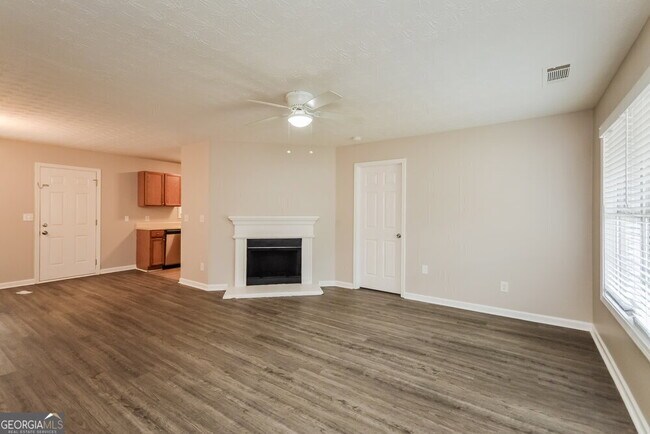Foto del edificio - 8224 Sterling Ln