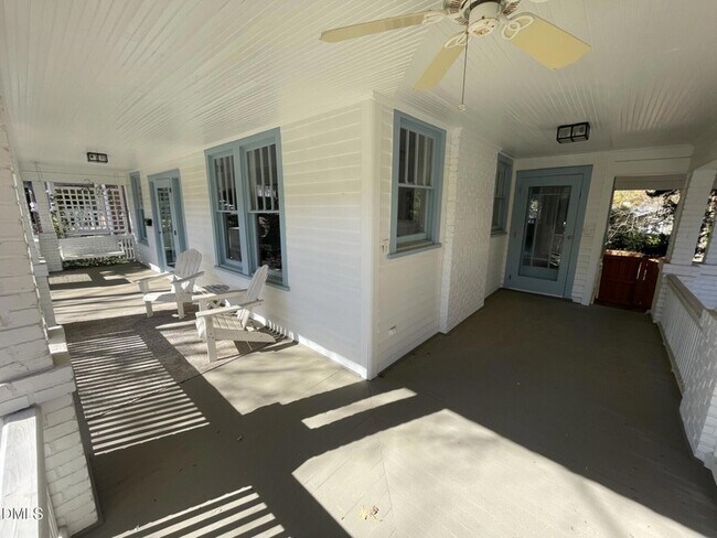 Foto del edificio - 313 Calvin Rd