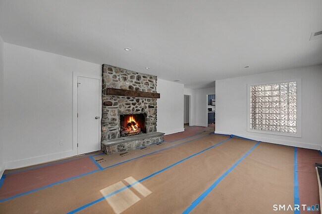 Foto del edificio - 220 Upper Grassy Hill Rd