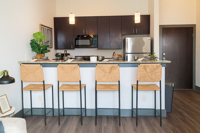 Building Photo - Urban Square