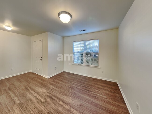 Building Photo - 4437 Esmeralda Dr