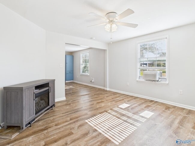 Building Photo - 2104 Levert St NE