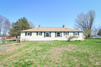 Building Photo - 130 Circle Dr