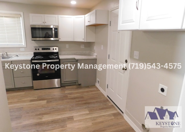 Building Photo - Updated 2 Bedroom Ranch Home with Central Air & Fully Fenced Yard - $1,100/$1,650