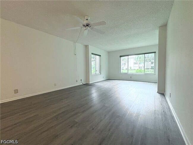 Foto del edificio - 2264 Winkler Ave