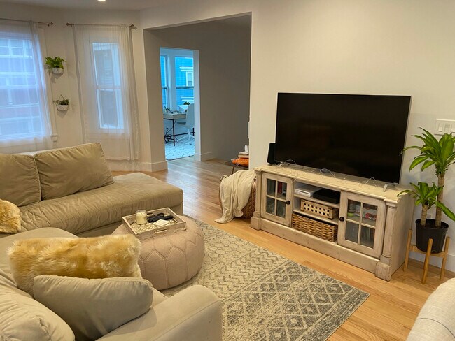 Living Room - 112 King St
