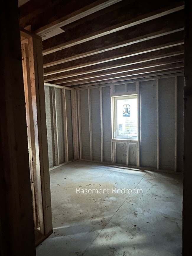 BASEMENT BEDROOM - 812 Clay St