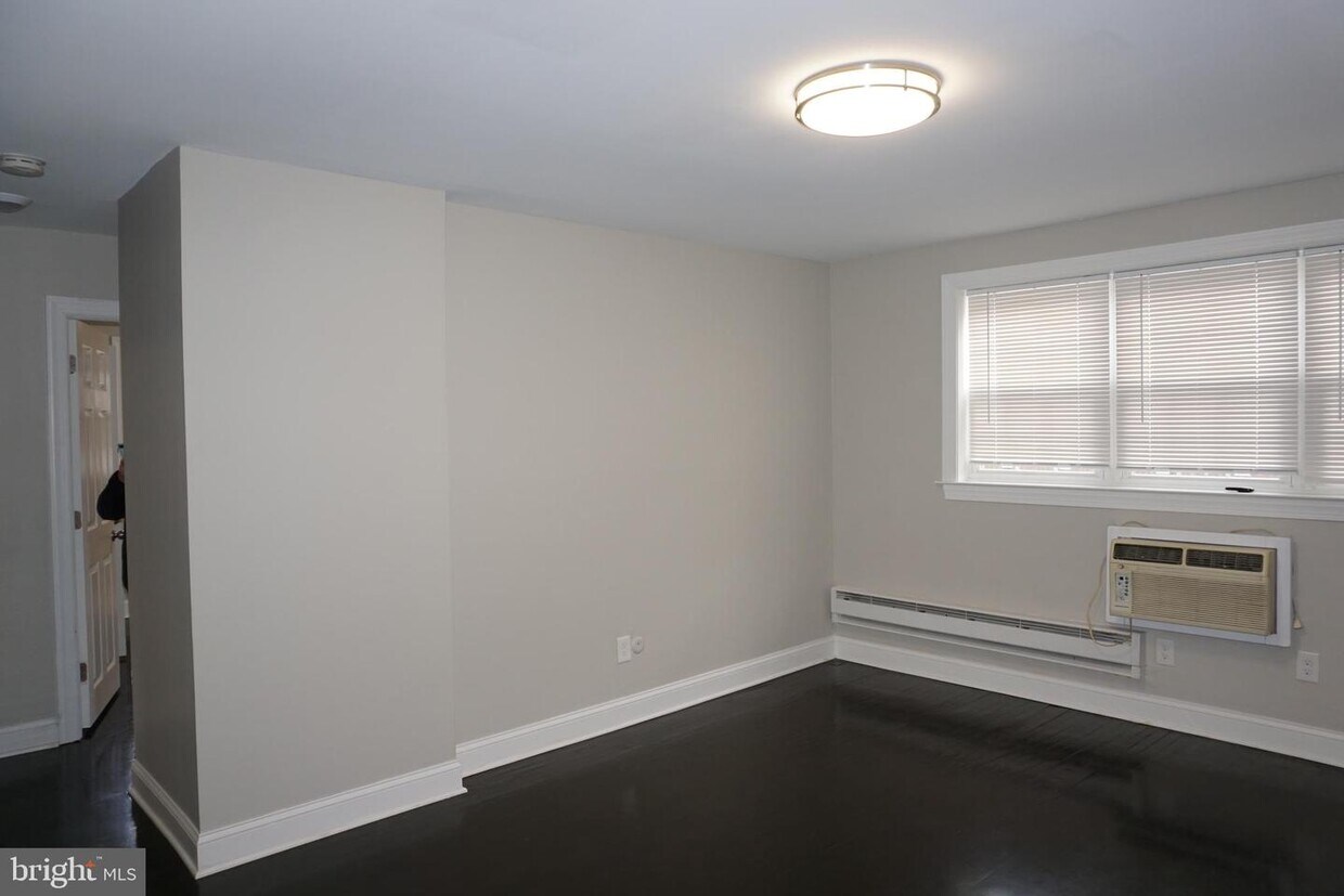 Foto principal - 210 Trinity Ave