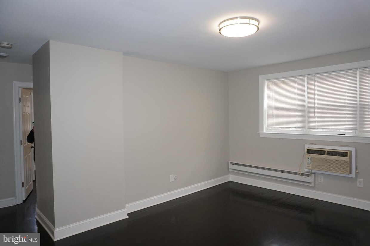 Primary Photo - 210 Trinity Ave