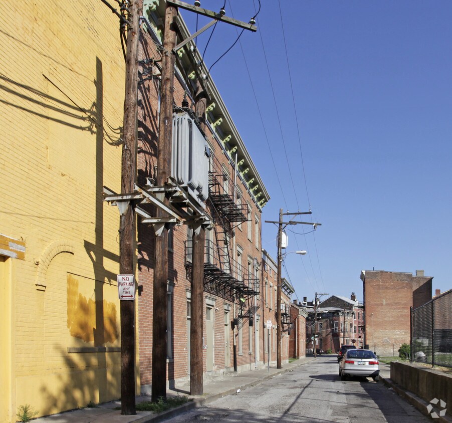 Foto del edificio - 11-25 Back St