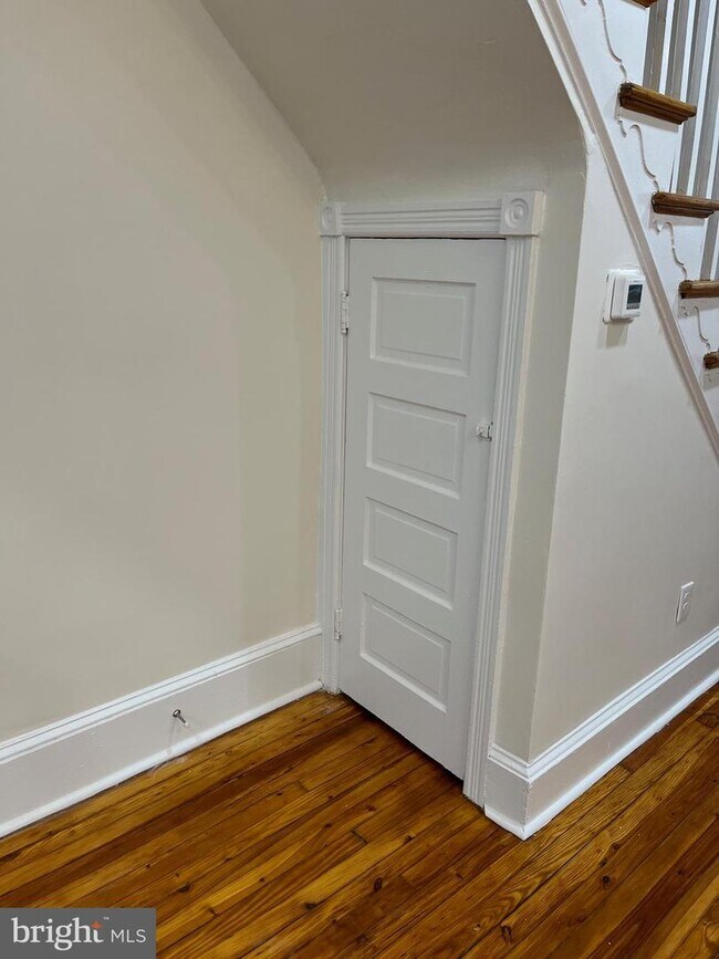 Building Photo - 447 Earlham Terrace