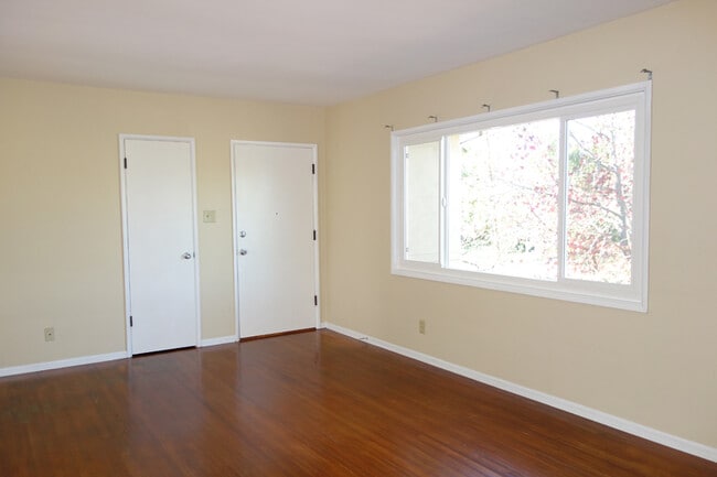 Building Photo - 10958 National Blvd