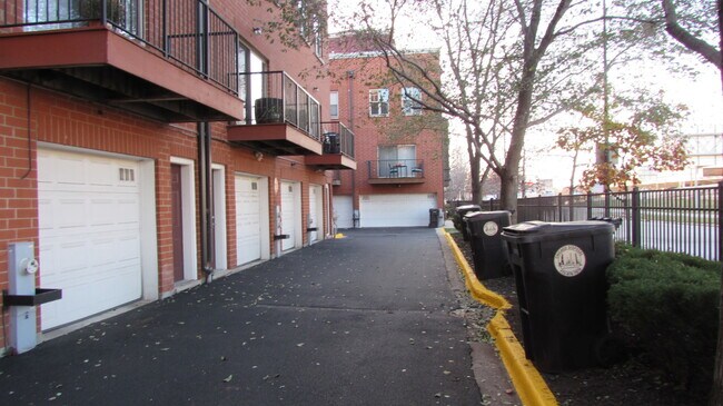 Building Photo - 348 E 25th Pl