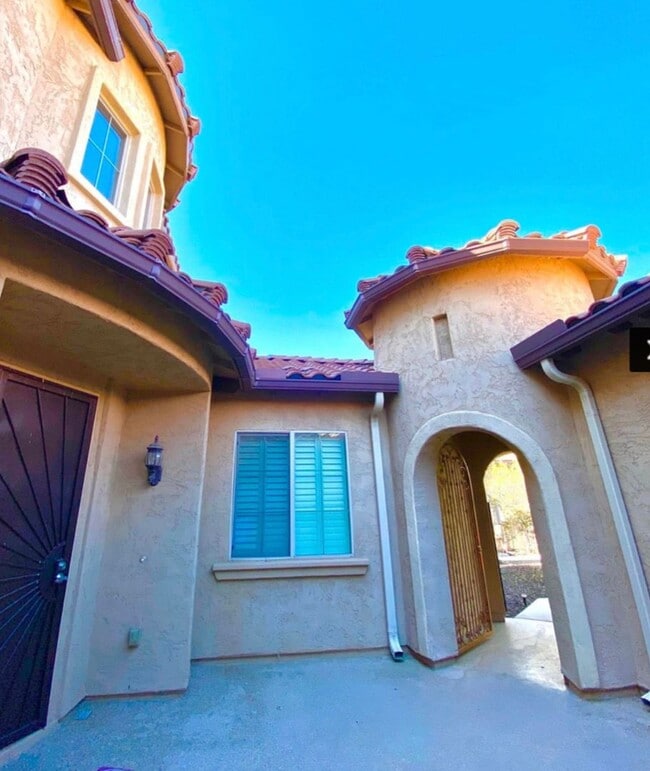 Building Photo - 1707 W Blue Sky Dr