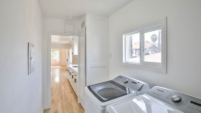 Foto del edificio - East LA duplex