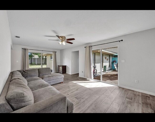 Foto del edificio - 4280 Island Cir