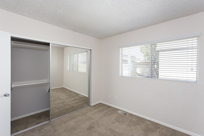Building Photo - 432 Dominguez Way