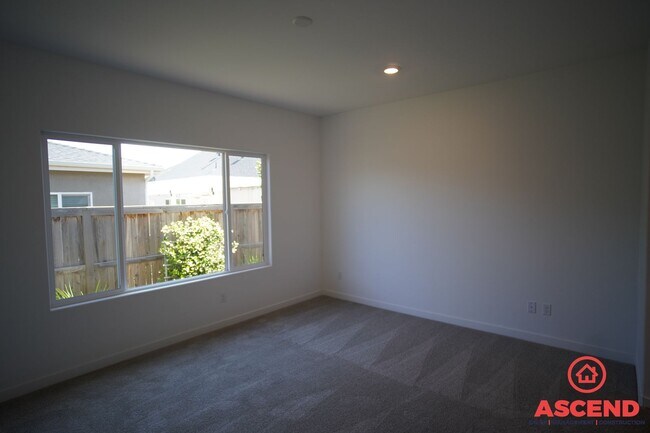 Building Photo - Charming Home in Gossamer Grove