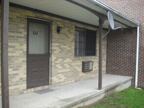 Building Photo - 150 Mark Ln