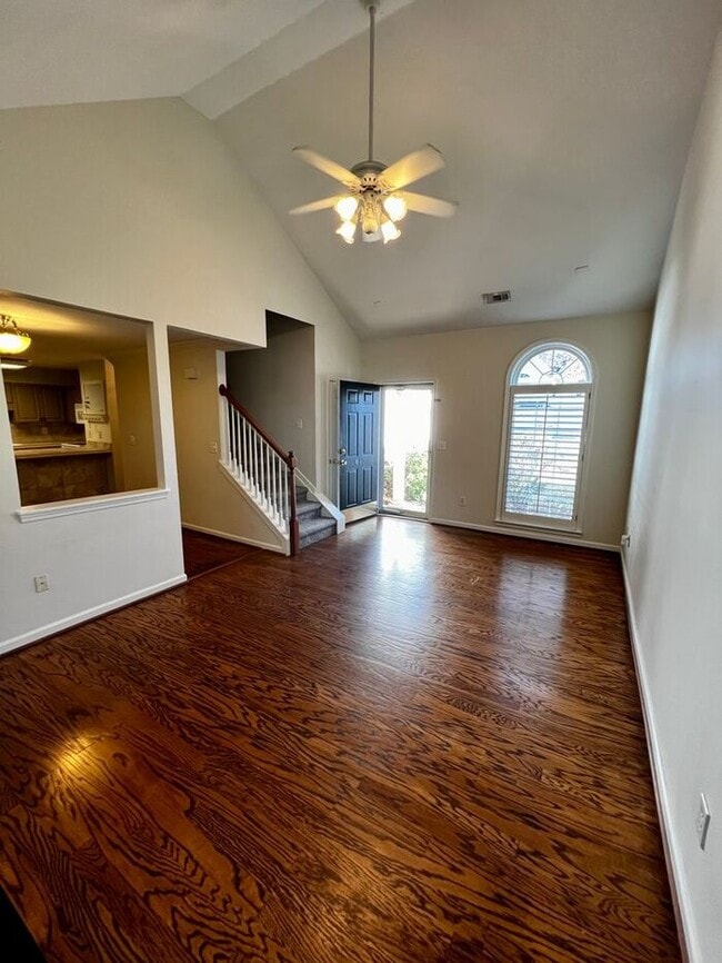 Building Photo - 3 Bed 2.5 Bath townhome in Thornblade Cros...