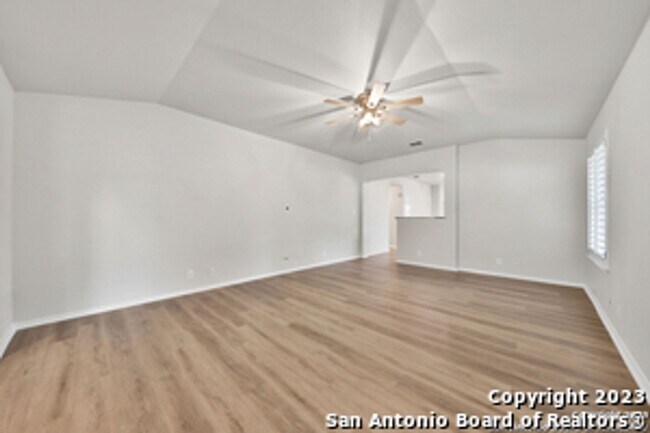 Foto del edificio - Ready for Move in!! Beautiful  3 bedroom 2...